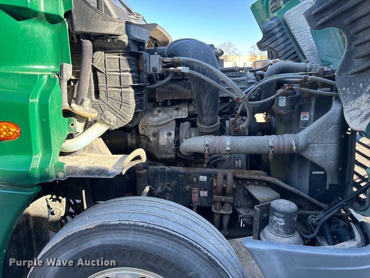 image for item FG1081 2017 Freightliner Cascadia 125 semi truck