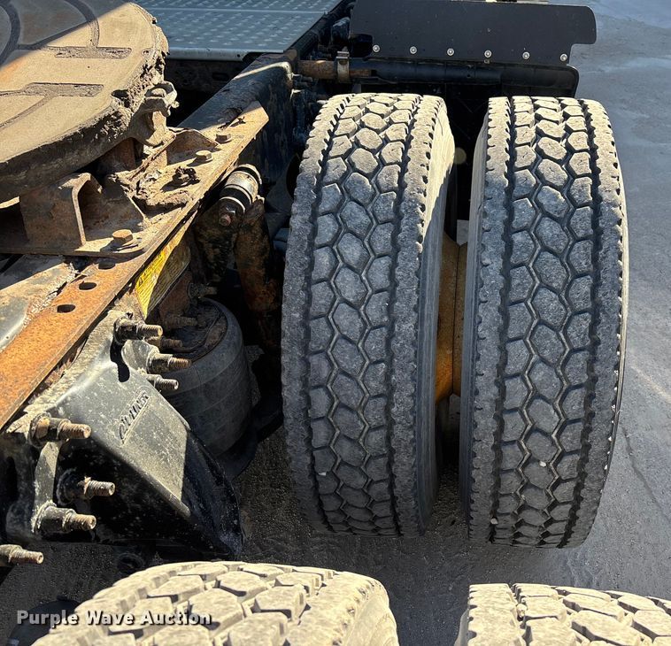 image for item FG1081 2017 Freightliner Cascadia 125 semi truck