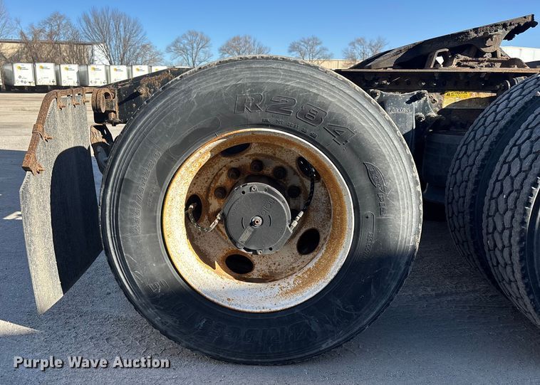 image for item FG1081 2017 Freightliner Cascadia 125 semi truck