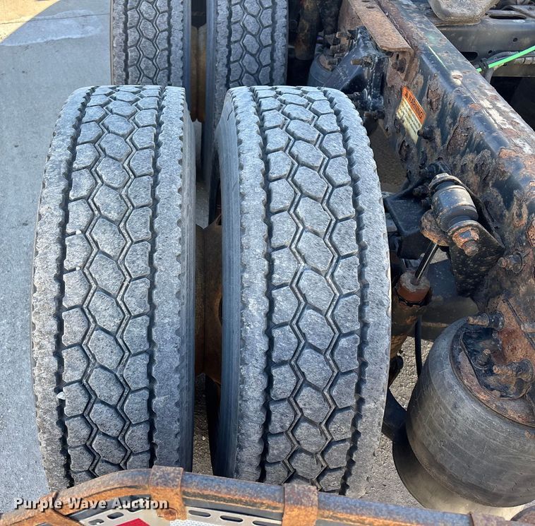 image for item FG1081 2017 Freightliner Cascadia 125 semi truck