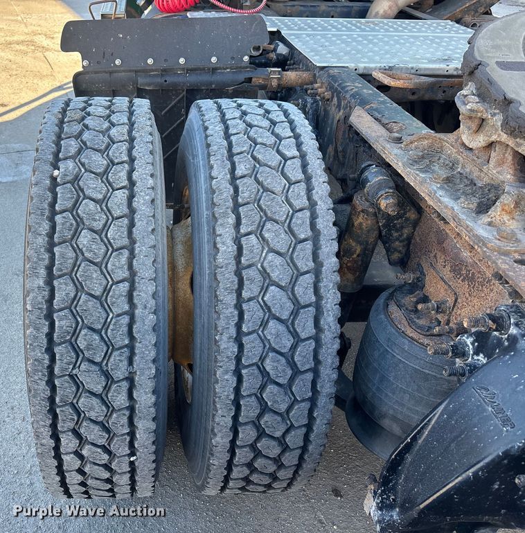 image for item FG1081 2017 Freightliner Cascadia 125 semi truck