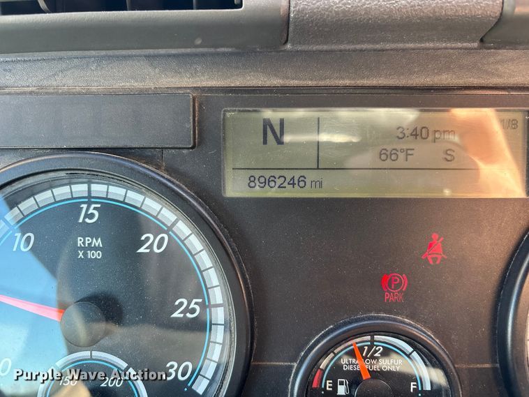 image for item FG1081 2017 Freightliner Cascadia 125 semi truck