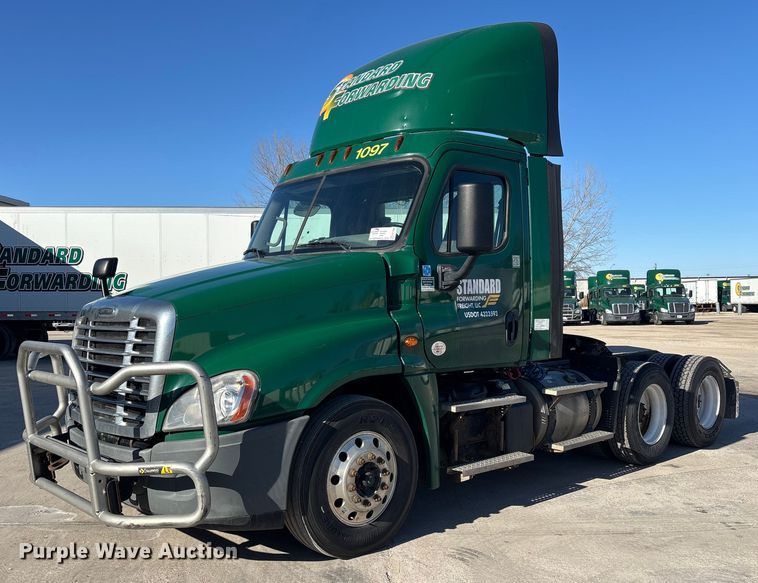 image for item FG1088 2017 Freightliner Cascadia 125 semi truck