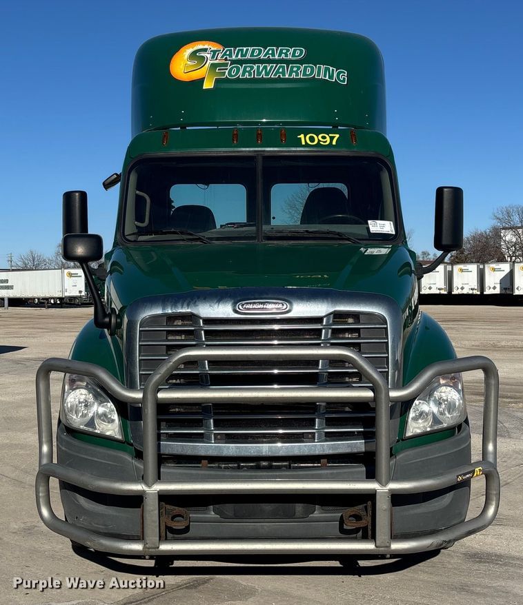 image for item FG1088 2017 Freightliner Cascadia 125 semi truck