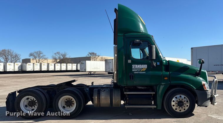 image for item FG1088 2017 Freightliner Cascadia 125 semi truck