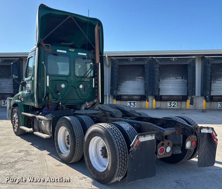 image for item FG1088 2017 Freightliner Cascadia 125 semi truck