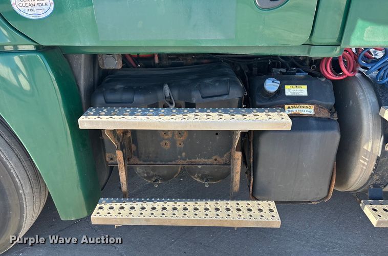 image for item FG1088 2017 Freightliner Cascadia 125 semi truck