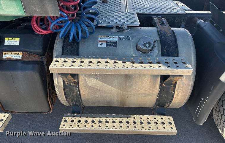 image for item FG1088 2017 Freightliner Cascadia 125 semi truck