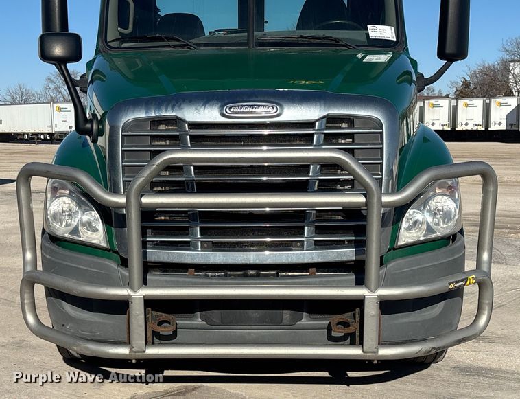 image for item FG1088 2017 Freightliner Cascadia 125 semi truck