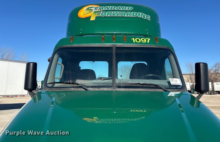 image for item FG1088 2017 Freightliner Cascadia 125 semi truck