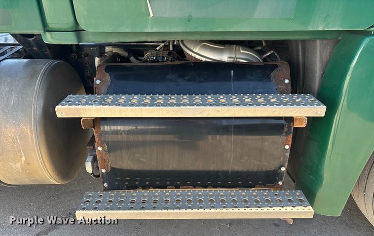 image for item FG1088 2017 Freightliner Cascadia 125 semi truck