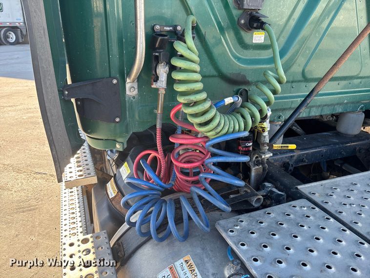 image for item FG1088 2017 Freightliner Cascadia 125 semi truck