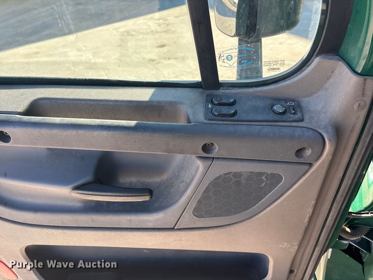 image for item FG1088 2017 Freightliner Cascadia 125 semi truck