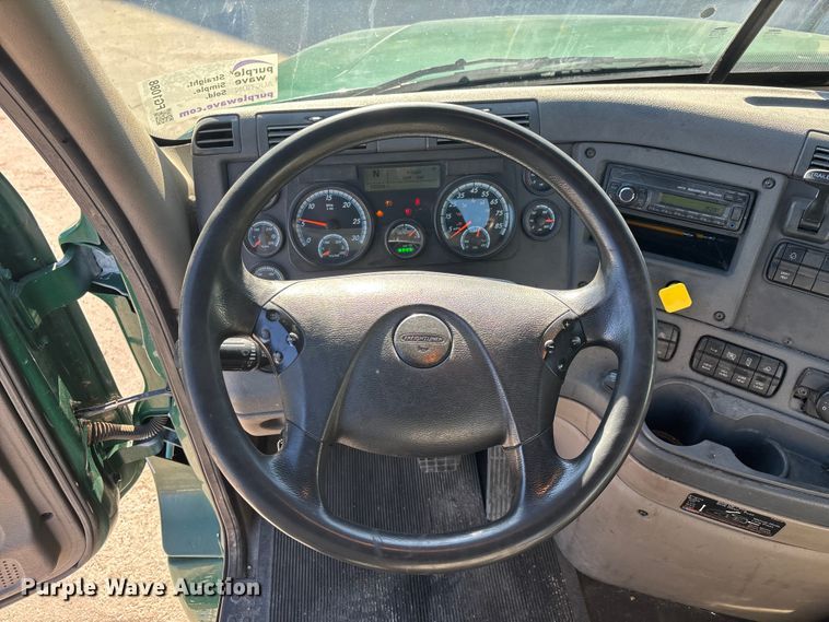 image for item FG1088 2017 Freightliner Cascadia 125 semi truck