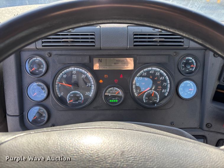 image for item FG1088 2017 Freightliner Cascadia 125 semi truck