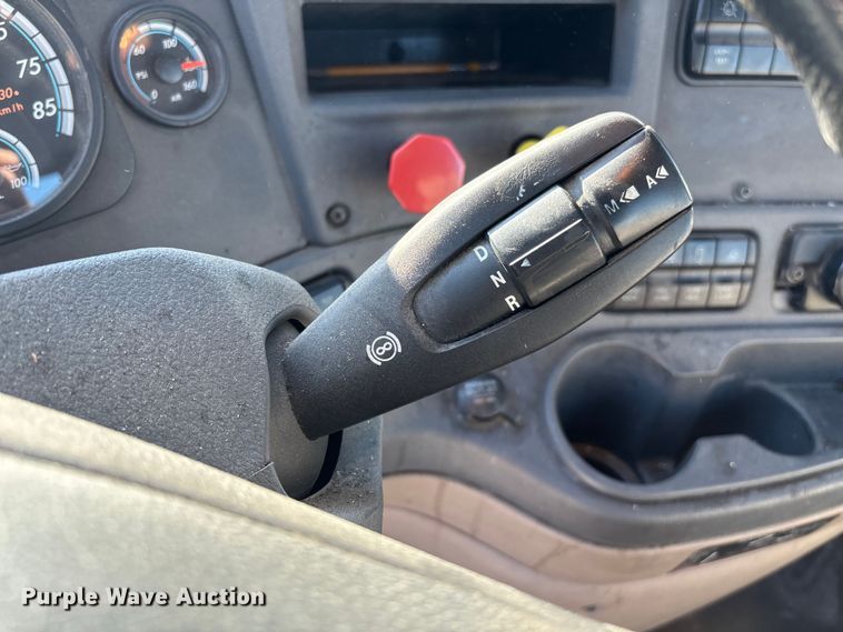 image for item FG1088 2017 Freightliner Cascadia 125 semi truck