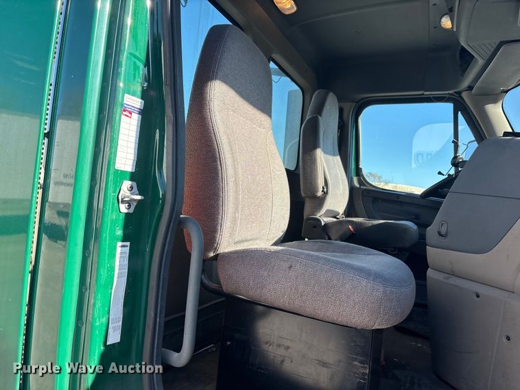 image for item FG1088 2017 Freightliner Cascadia 125 semi truck