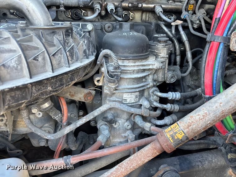 image for item FG1088 2017 Freightliner Cascadia 125 semi truck