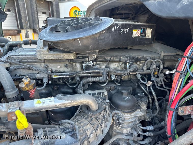 image for item FG1088 2017 Freightliner Cascadia 125 semi truck