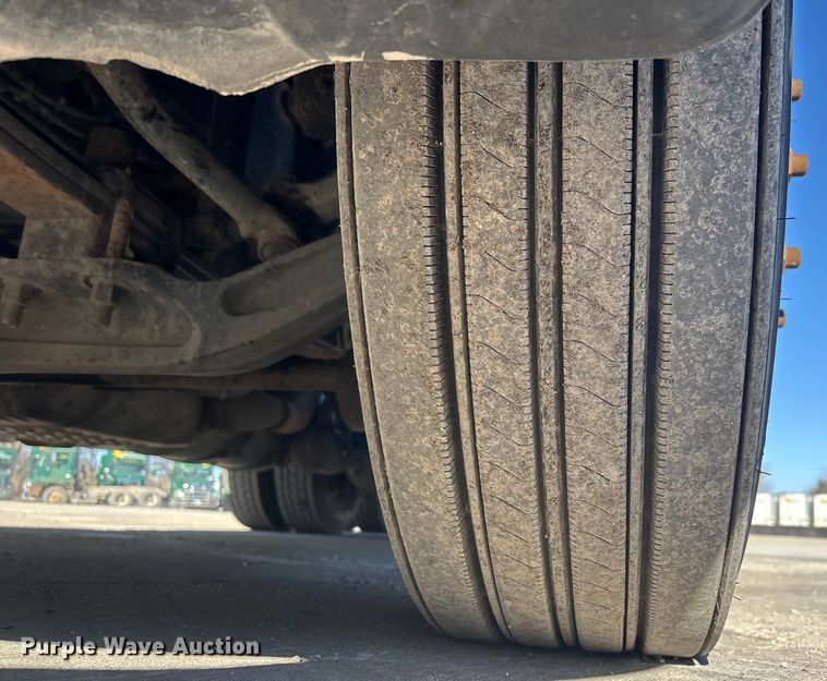 image for item FG1088 2017 Freightliner Cascadia 125 semi truck