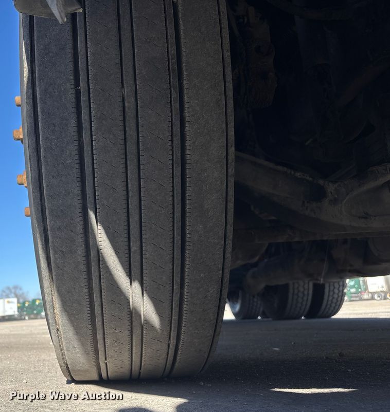 image for item FG1088 2017 Freightliner Cascadia 125 semi truck