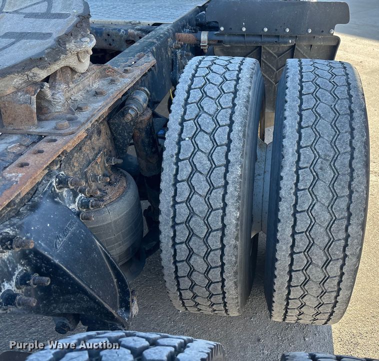 image for item FG1088 2017 Freightliner Cascadia 125 semi truck