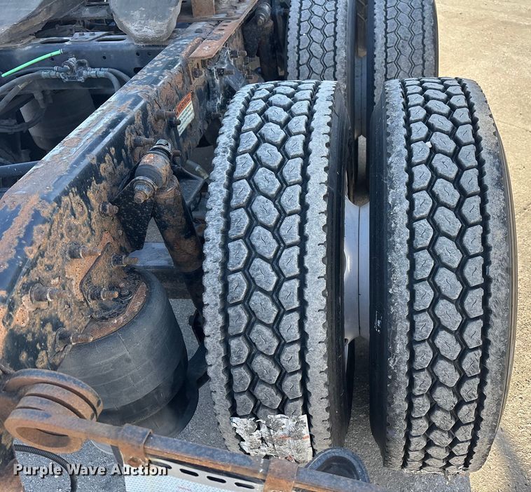 image for item FG1088 2017 Freightliner Cascadia 125 semi truck