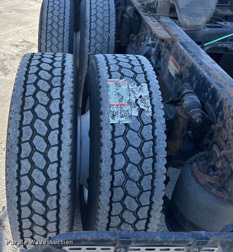 image for item FG1088 2017 Freightliner Cascadia 125 semi truck