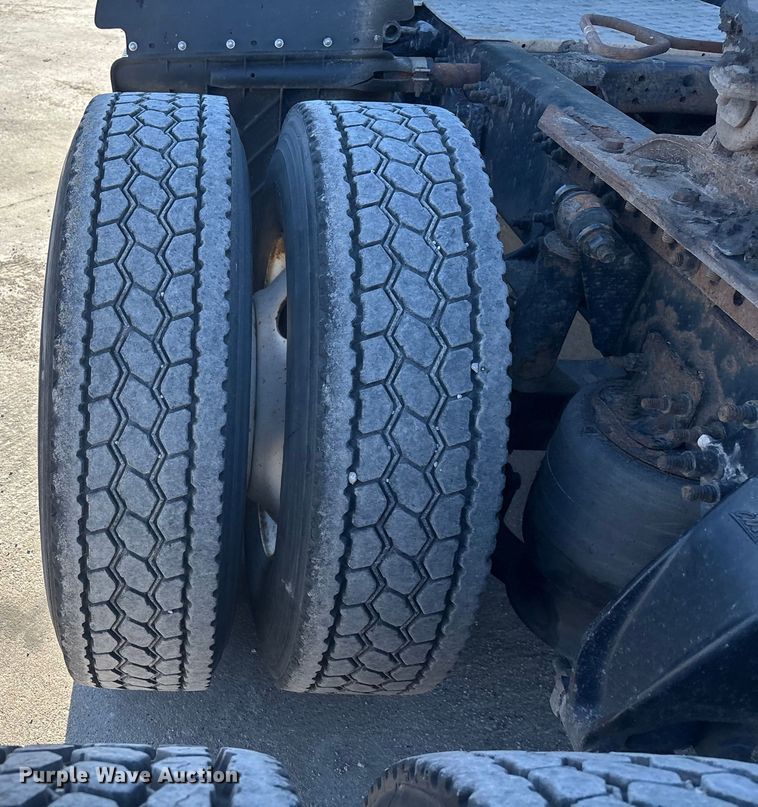 image for item FG1088 2017 Freightliner Cascadia 125 semi truck