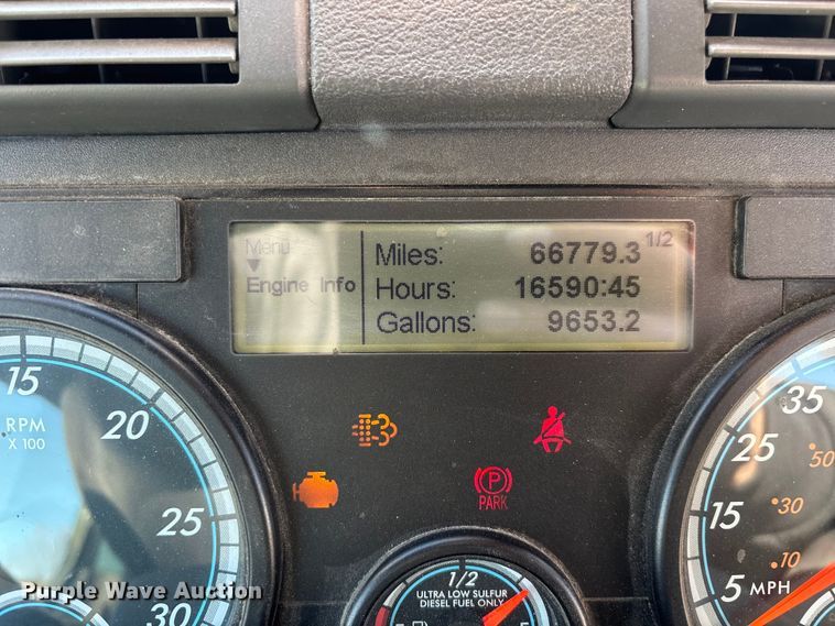 image for item FG1088 2017 Freightliner Cascadia 125 semi truck