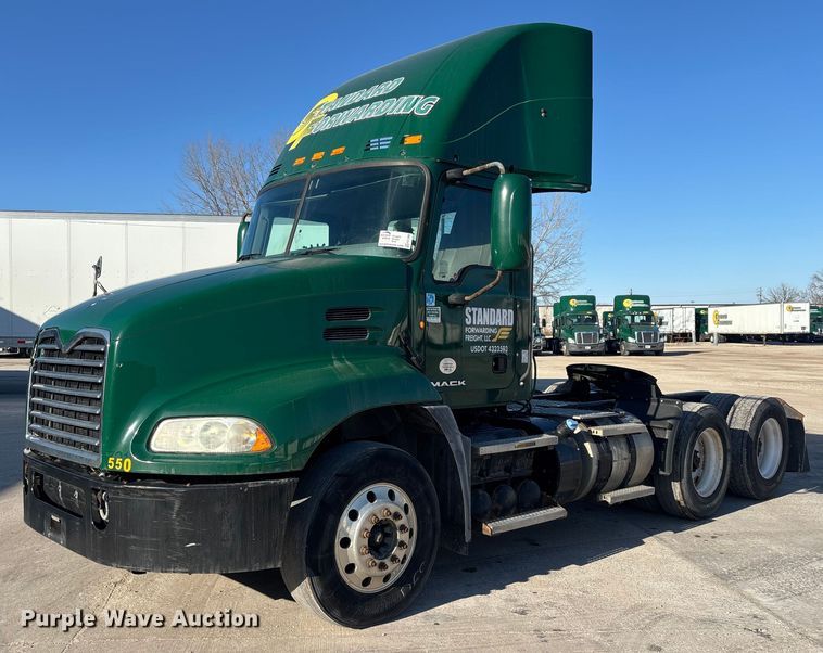 image for item FG1089 2013 Mack CXU613 semi truck