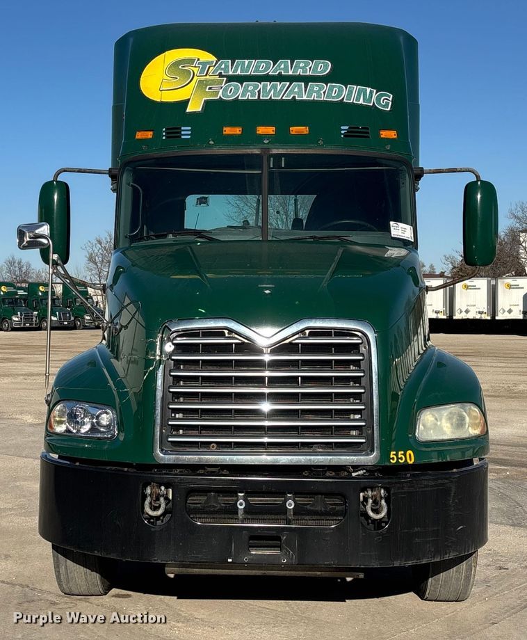 image for item FG1089 2013 Mack CXU613 semi truck