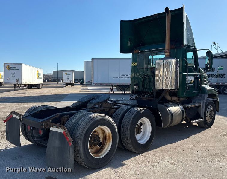 image for item FG1089 2013 Mack CXU613 semi truck