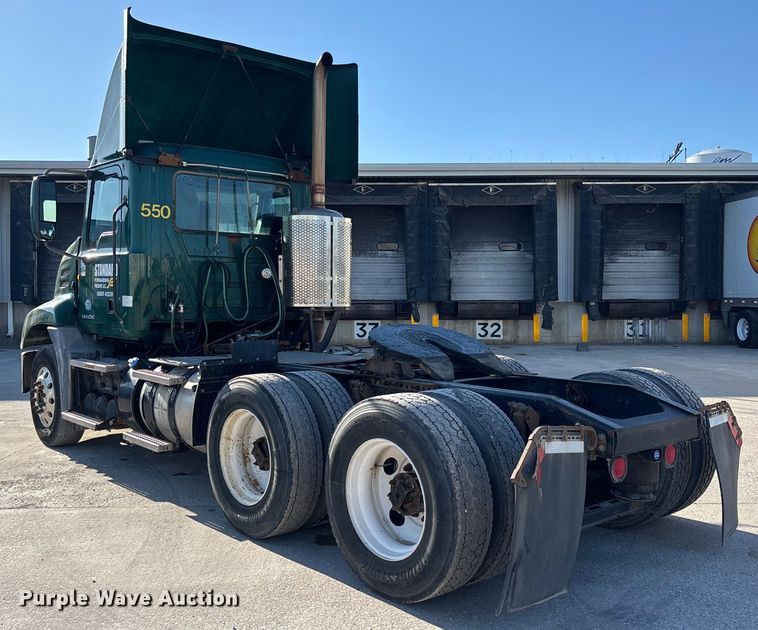 image for item FG1089 2013 Mack CXU613 semi truck