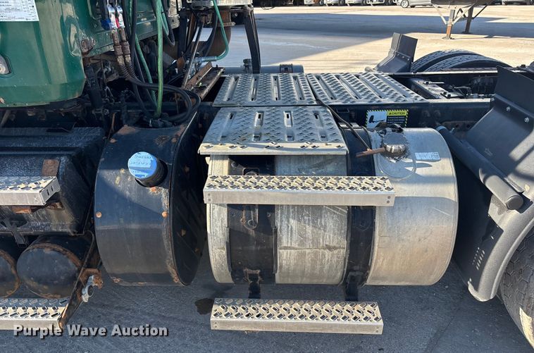 image for item FG1089 2013 Mack CXU613 semi truck