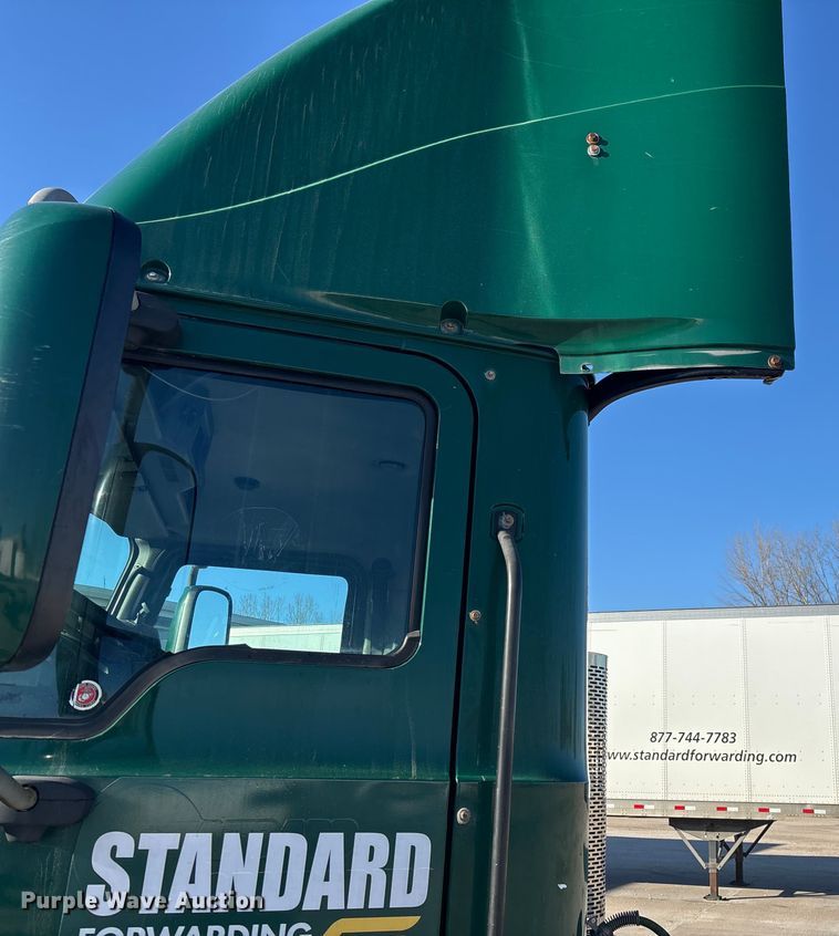 image for item FG1089 2013 Mack CXU613 semi truck