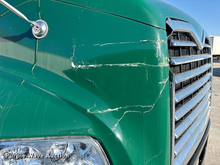 image for item FG1089 2013 Mack CXU613 semi truck