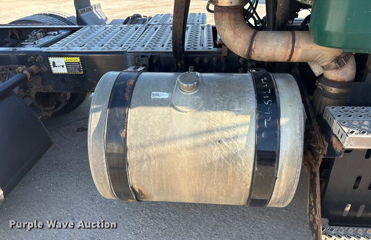 image for item FG1089 2013 Mack CXU613 semi truck