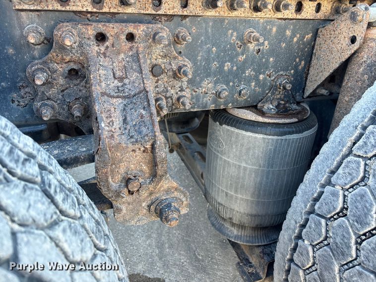 image for item FG1089 2013 Mack CXU613 semi truck