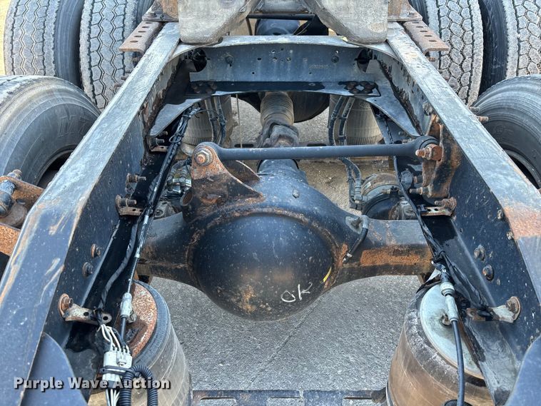 image for item FG1089 2013 Mack CXU613 semi truck