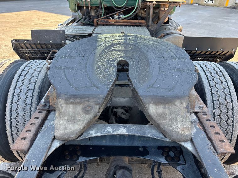 image for item FG1089 2013 Mack CXU613 semi truck