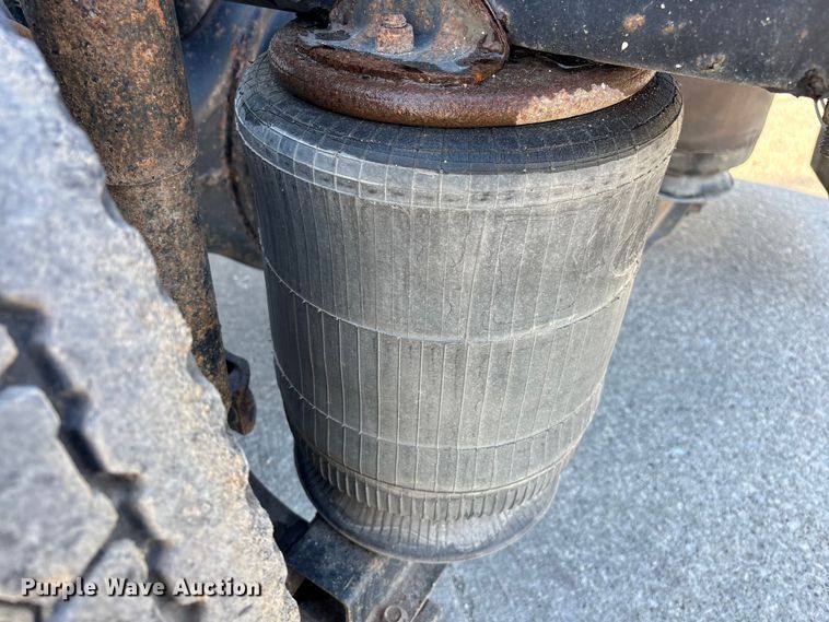 image for item FG1089 2013 Mack CXU613 semi truck