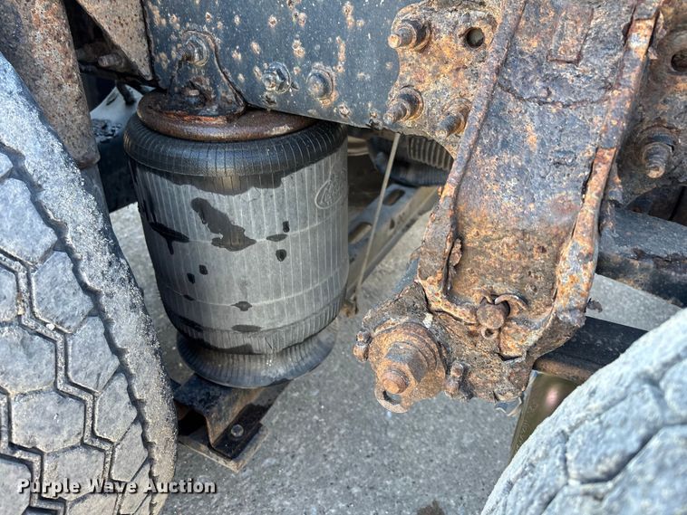 image for item FG1089 2013 Mack CXU613 semi truck