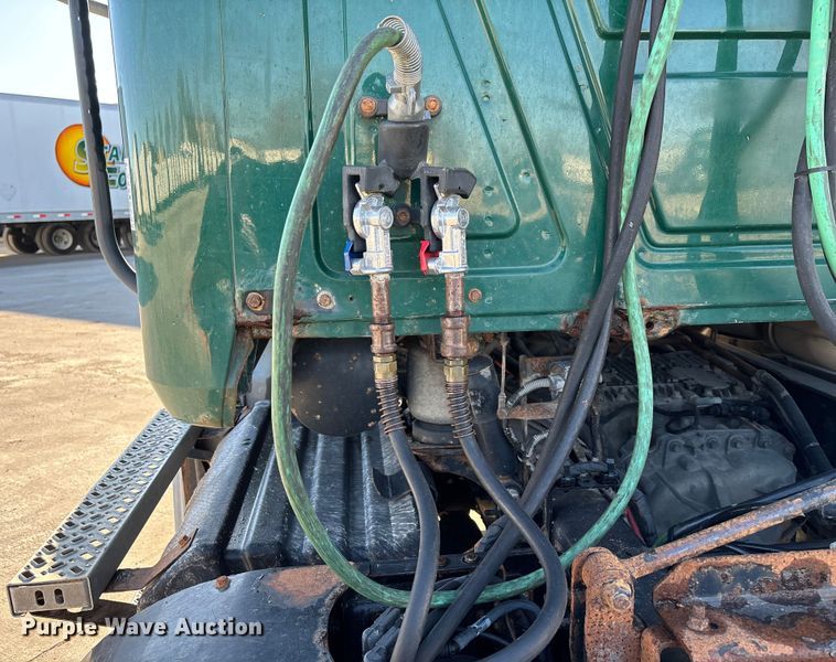 image for item FG1089 2013 Mack CXU613 semi truck