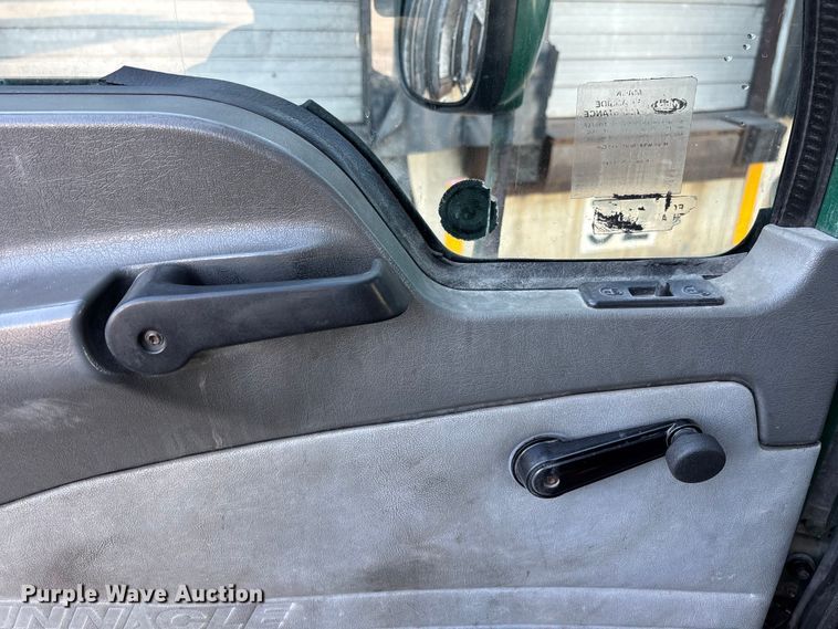 image for item FG1089 2013 Mack CXU613 semi truck