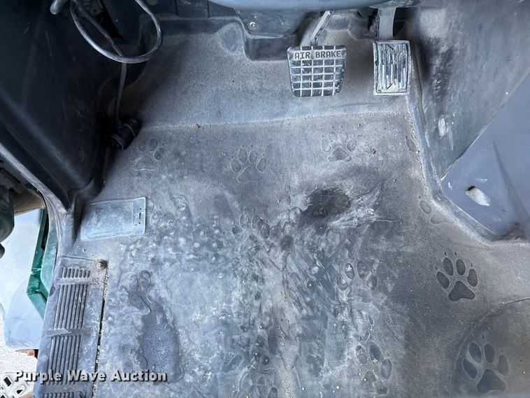 image for item FG1089 2013 Mack CXU613 semi truck