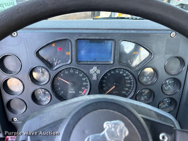 image for item FG1089 2013 Mack CXU613 semi truck