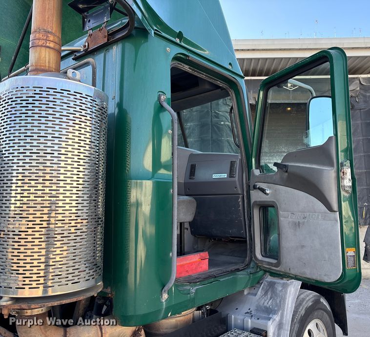 image for item FG1089 2013 Mack CXU613 semi truck