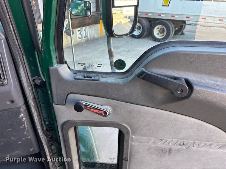 image for item FG1089 2013 Mack CXU613 semi truck