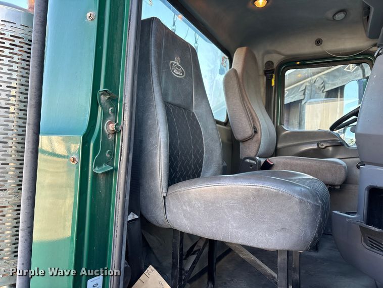 image for item FG1089 2013 Mack CXU613 semi truck